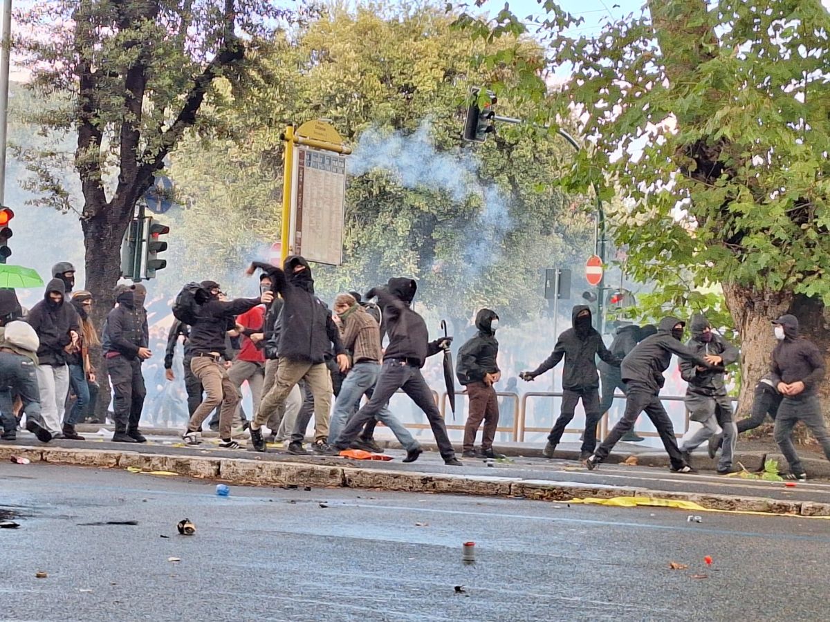 Scontri a Roma tra manifestanti pro Palestina e forze dell’ordine