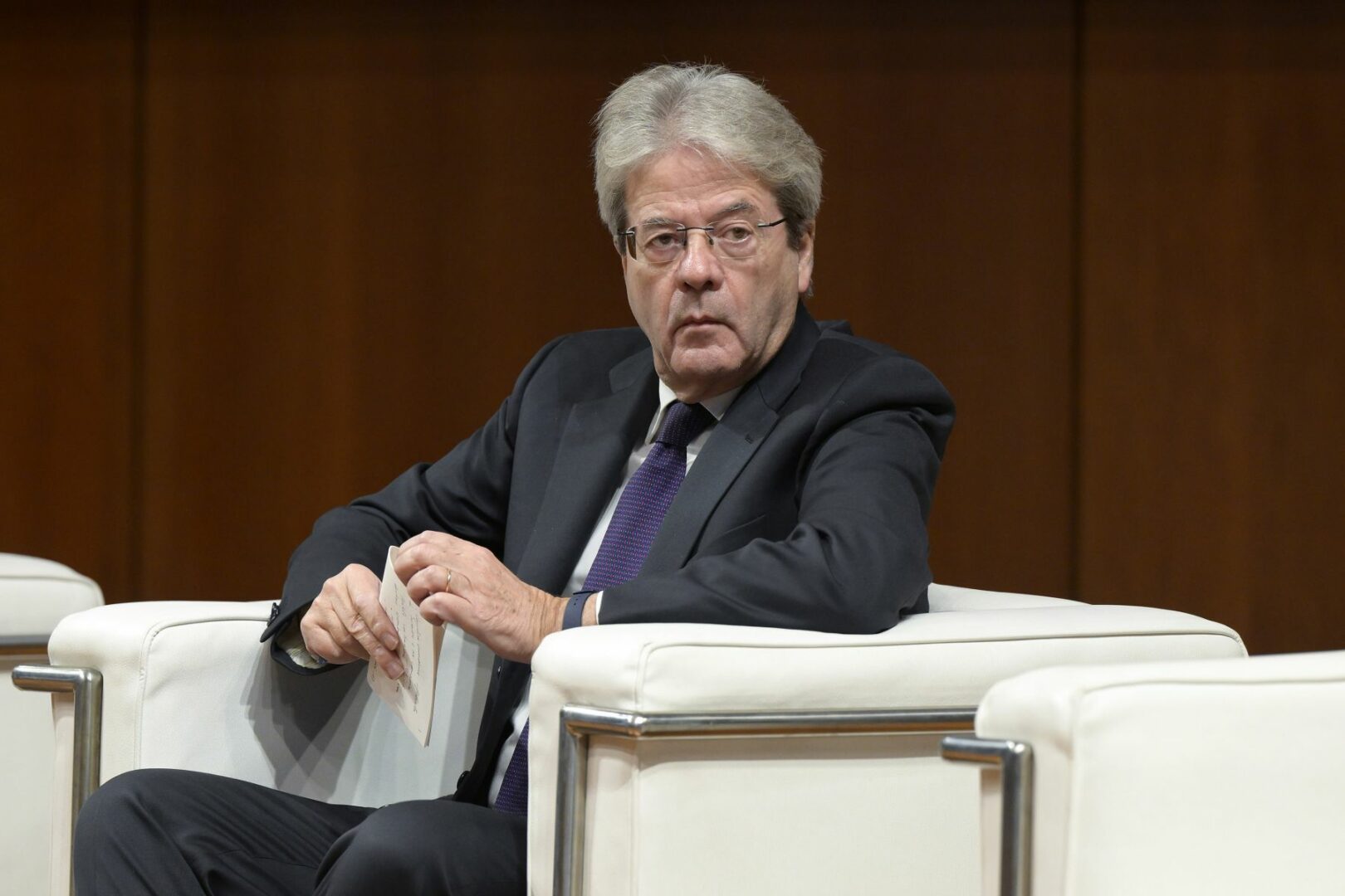 Gentiloni “L’eclissi dell’Occidente in diretta, Meloni scelga”